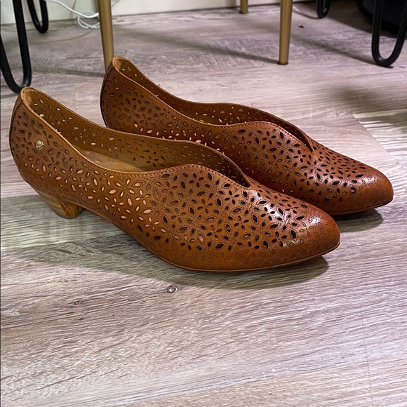 Pikolinos Romana Kitten Heel Perforated Design - Picture 1 of 5